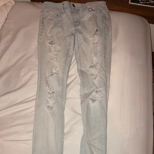 Ripped American eagle size 6 women’s jeans